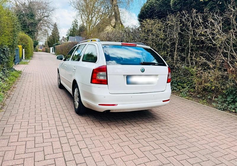 Gebraucht Skoda Octavia 140 PS (102 kW) 2013 Weiß Kombi