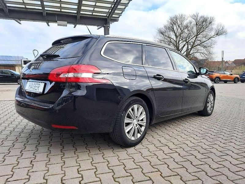 Gebraucht Peugeot 308 Allure 131 PS (96 kW) 2021 Perla nera black Kombi