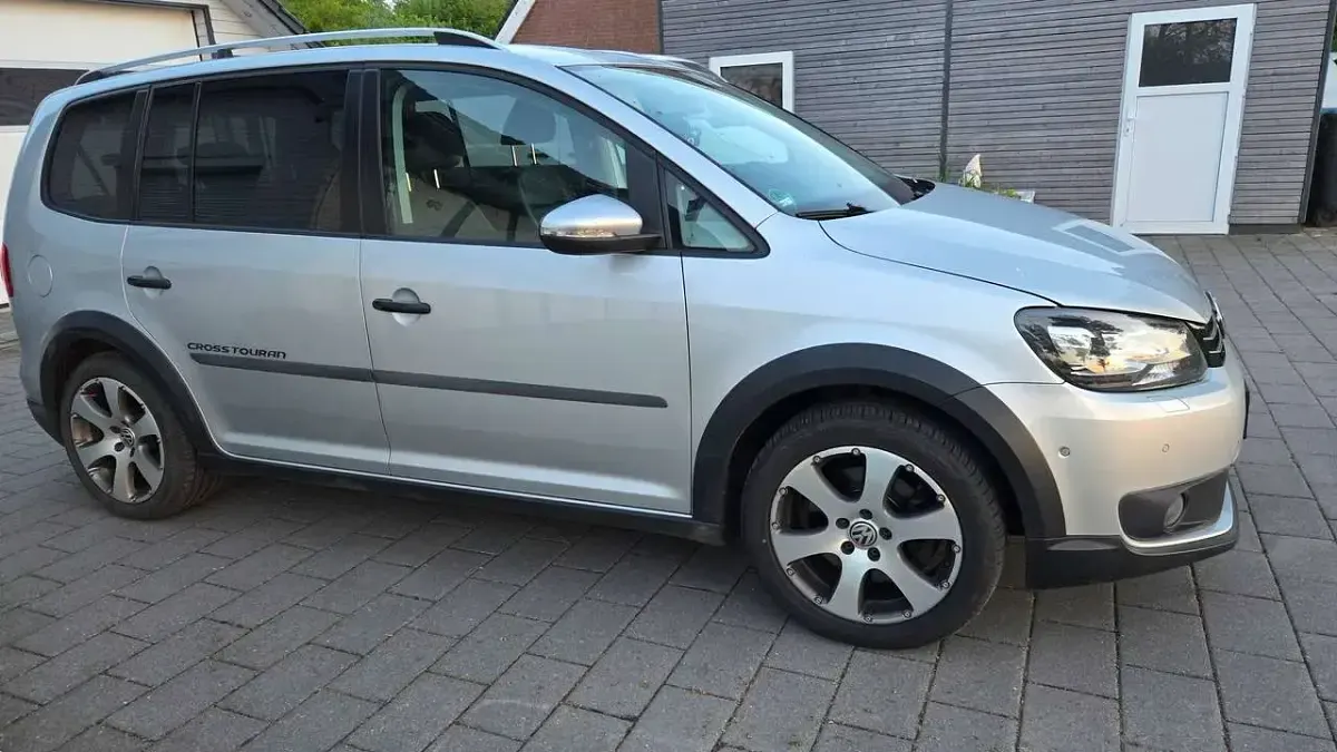 Gebraucht VW Touran Cross 140 PS (102 kW) 2011 Silber Van / Kleinbus