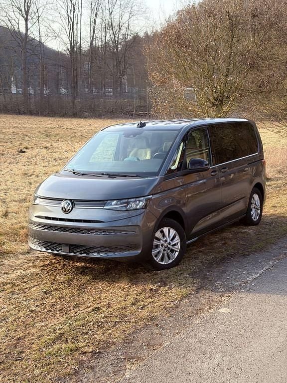 Gebraucht VW Multivan Life 150 PS (110 kW) 2025 Grau Van