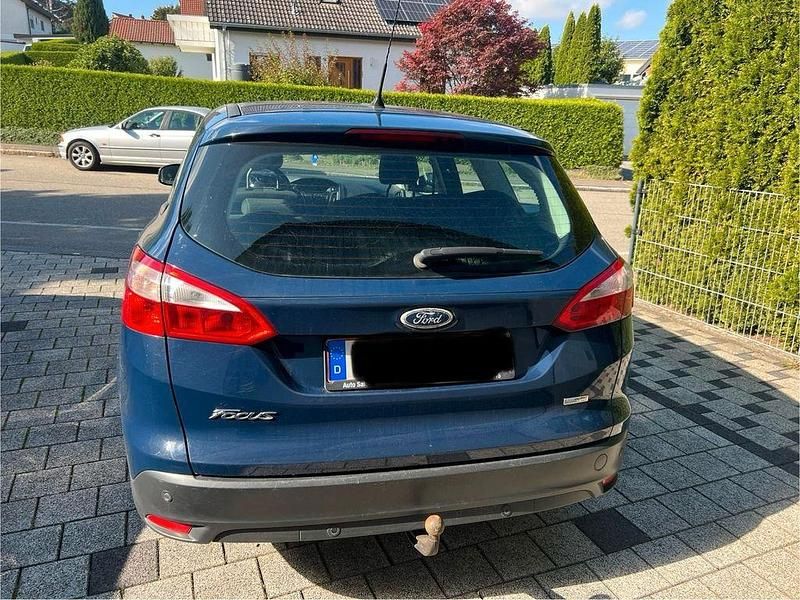 Używany Ford Focus Trend 116 KM (85 kW) 2012 Niebieski Sedan/Limuzyna