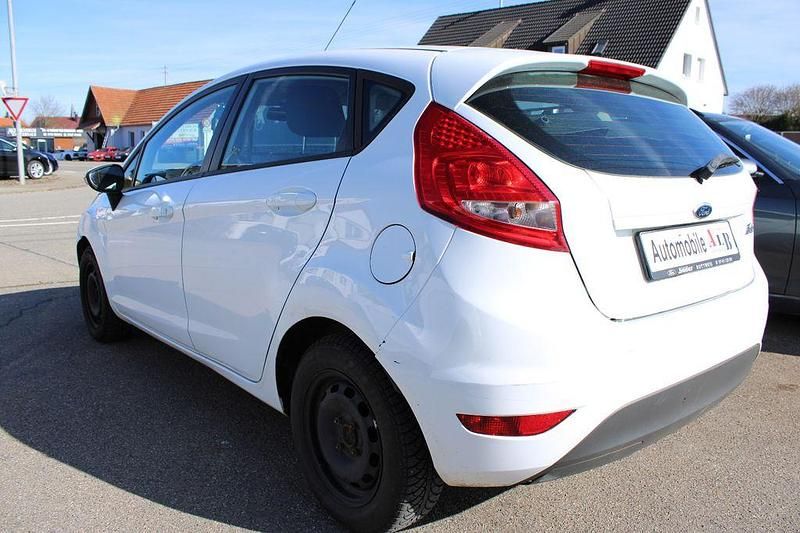 Gebraucht Ford Fiesta Trend 82 PS (60 kW) 2012 Weiß Kleinwagen