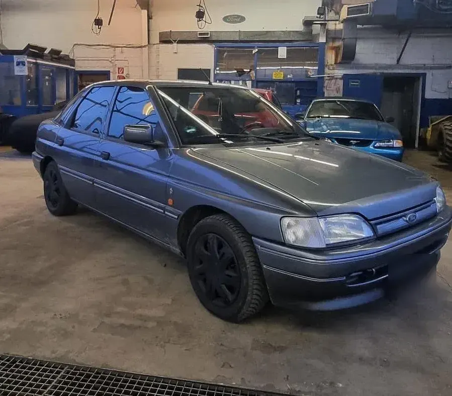 Gebraucht Ford Escort Ghia 72 PS (52 kW) 1992 Grau Limousine