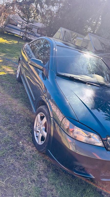 Second-hand Opel Astra 147 CP (108 kW) 2000 Verde Coupe