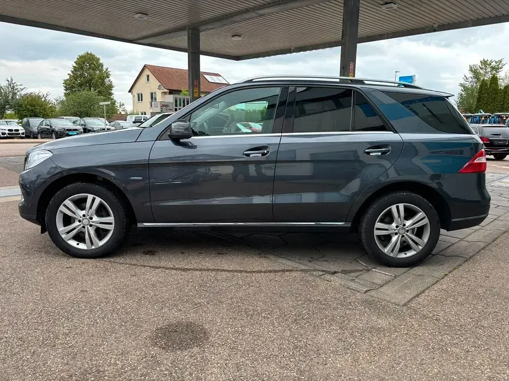 Gebraucht Mercedes ML350 258 PS (189 kW) 2011 Grau SUV