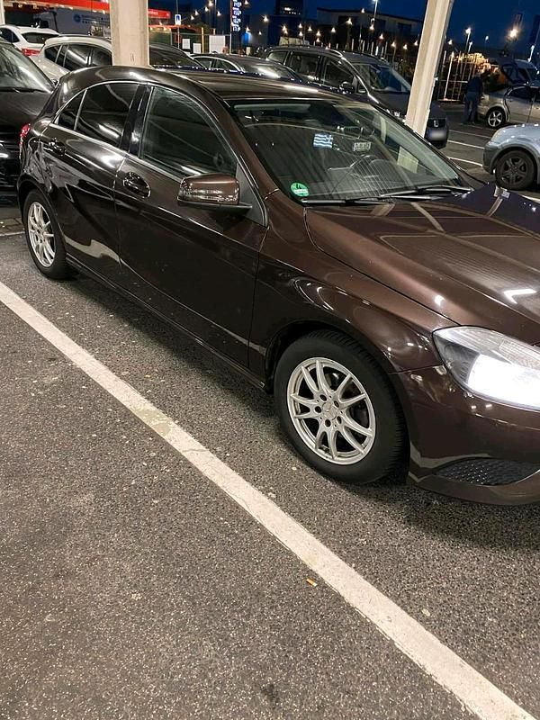 Gebraucht Mercedes A160 116 PS (85 kW) 2015 Braun Kleinwagen