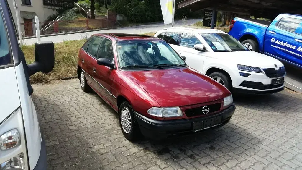 Gebraucht Opel Astra 60 PS (44 kW) 1995 Rot Limousine