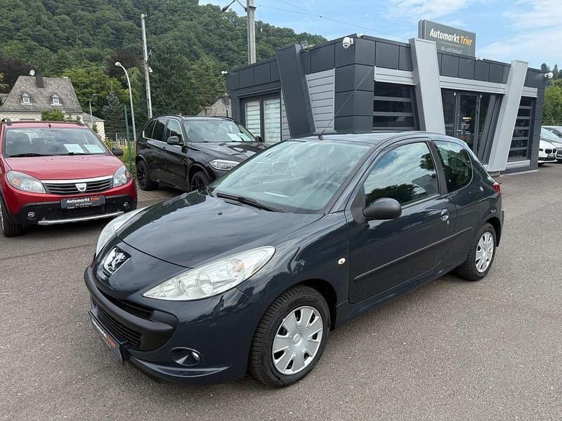 Grau Gebraucht 2009 Peugeot 206+ Basis Kleinwagen | 3.299 € (Teuer) - Bild 1/4