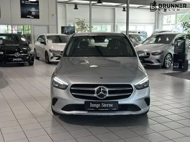 Gebraucht Mercedes B200 Progressive 163 PS (119 kW) 2022 Iridiumsilber Kleinwagen