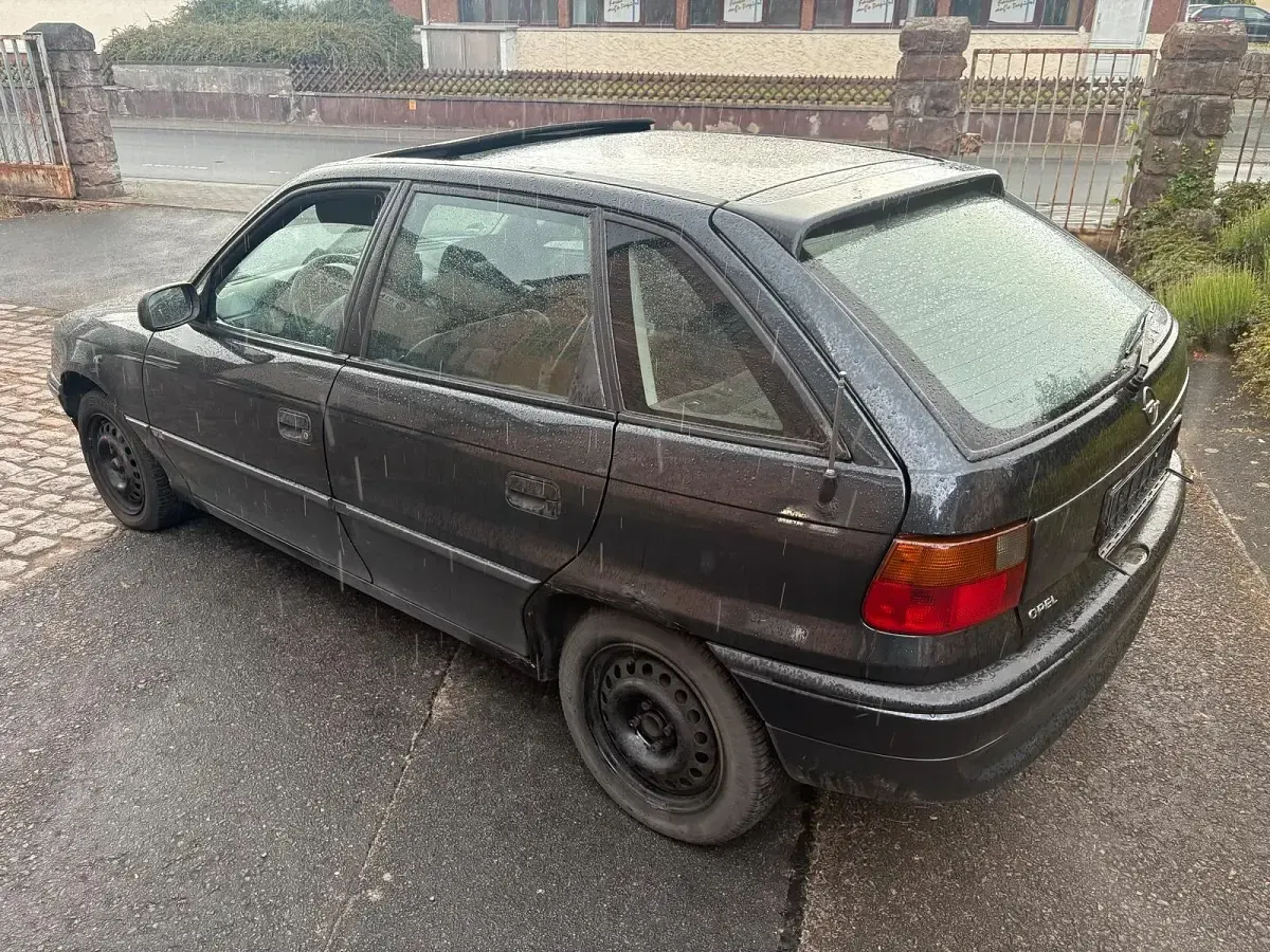 Usata Opel Astra 101 CV (74 kW) 1997 Nero Coupé