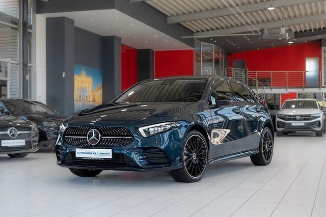Denimblau metalliclack Gebraucht 2021 Mercedes A250 AMG line Kleinwagen | 27.480 € (Guter Preis) - Bild 1/4