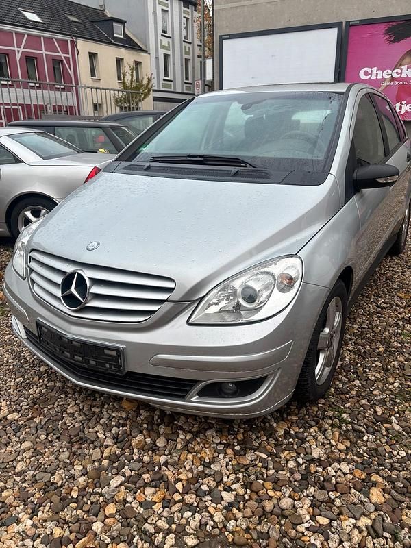 Silber Gebraucht 2006 Mercedes B180 Van / Kleinbus | 5.800 € (Fairer Preis) - Bild 1/4
