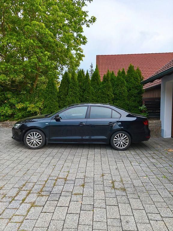 Schwarz Gebraucht 2014 VW Jetta Life Limousine | 8.950 € (Fairer Preis) - Bild 1/4