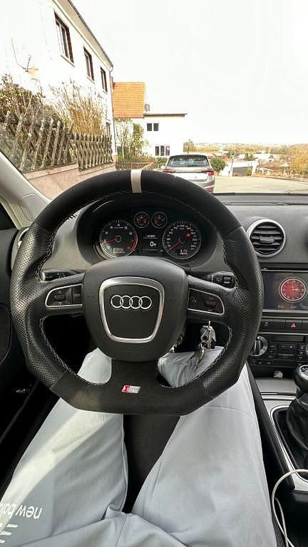 Gebraucht Audi A3 Ambition 125 PS (91 kW) 2010 Violet Kleinwagen