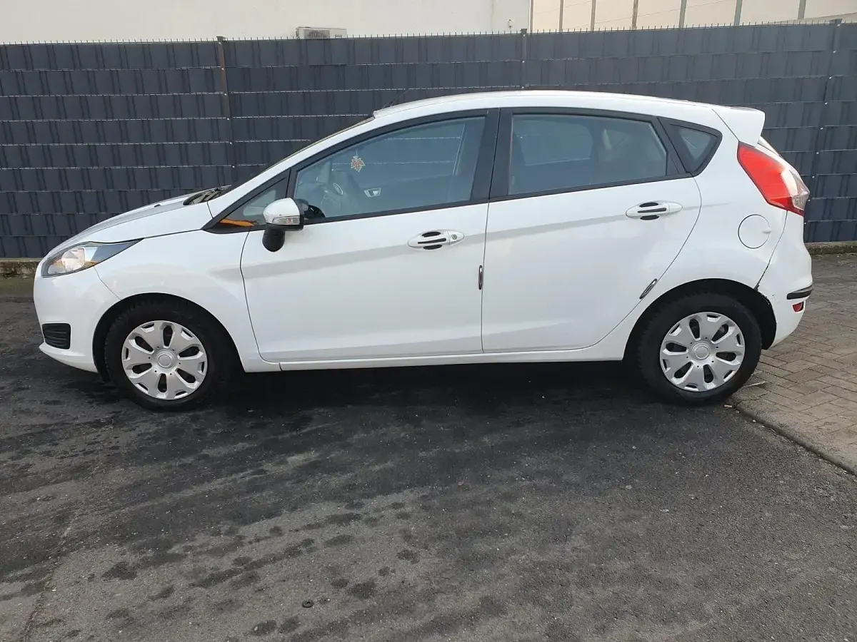 Gebraucht Ford Fiesta 90 PS (66 kW) 2013 Weiß Kombi