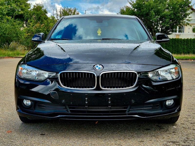 Schwarz Gebraucht 2016 BMW 318 Advantage Limousine | 10.990 € (Fairer Preis) - Bild 1/4