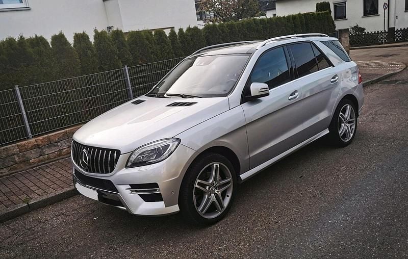 Silber Gebraucht 2013 Mercedes ML350 SUV | 25.600 € (Teuer) - Bild 1/4