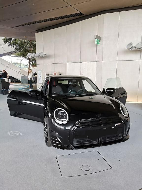 Schwarz Neu 2025 Mini Cooper SE Kleinwagen | 36.500 € - Bild 1/4