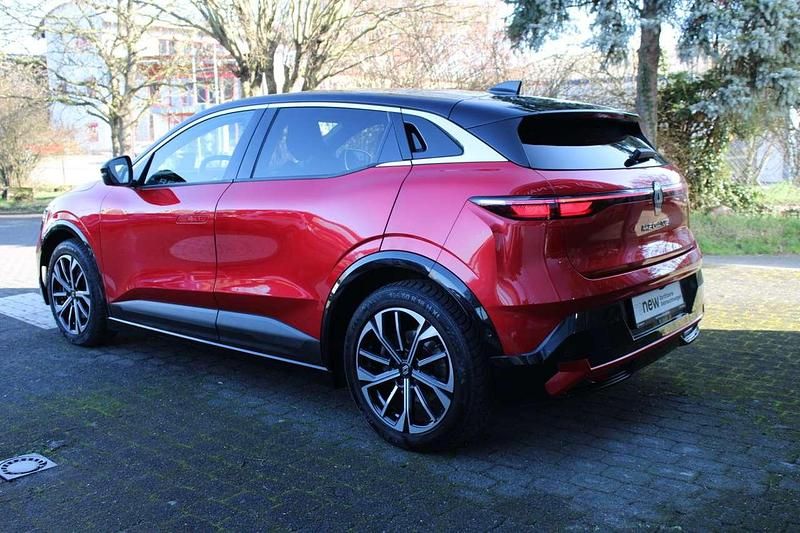 Gebraucht Renault Megane E-Tech Iconic 160 kW (218 PS) 2022 Rot nnp + schwarz gne Kleinwagen