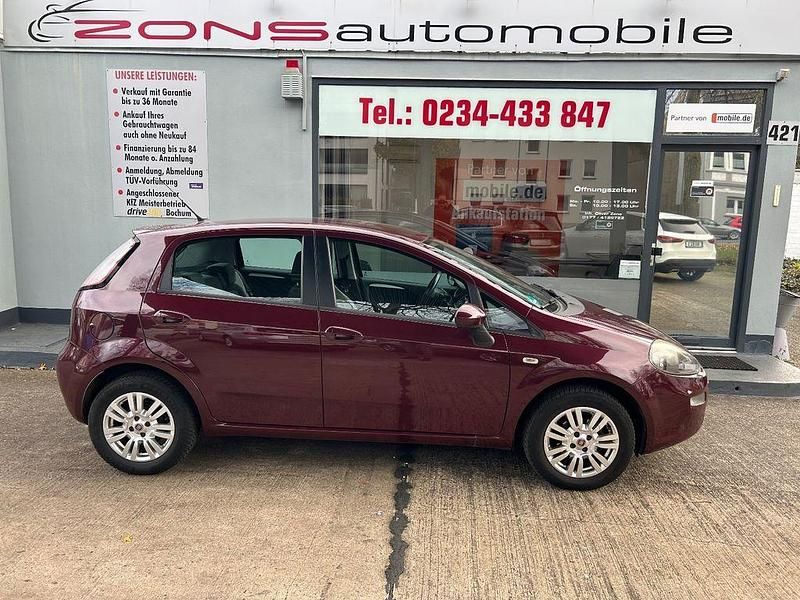 Violet Gebraucht 2012 Fiat Punto Limousine | 6.900 € (Teuer) - Bild 1/4