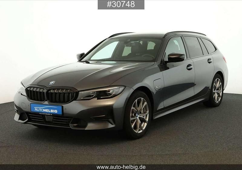 Gebraucht BMW 330e Sport Line 252 PS (185 kW) 2022 Mineralgrau metallic Kombi