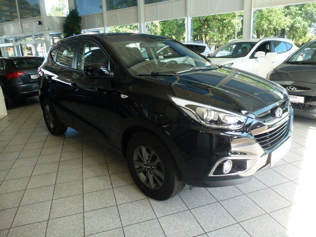 Schwarz metallic Gebraucht 2015 Hyundai ix35 Edition SUV | 13.900 € (Teuer) - Bild 1/4