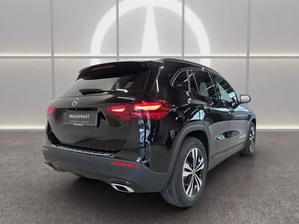 Gebraucht Mercedes GLA200 Advanced Plus 163 PS (119 kW) 2026 Schwarz SUV