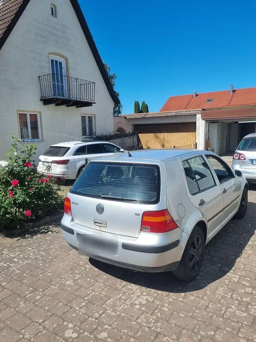 Gebraucht VW Golf IV Basis 105 PS (77 kW) 2000 Silber Limousine