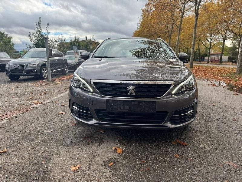 Grau Gebraucht 2018 Peugeot 308 Style Kombi | 9.999 € (Superpreis) - Bild 1/4