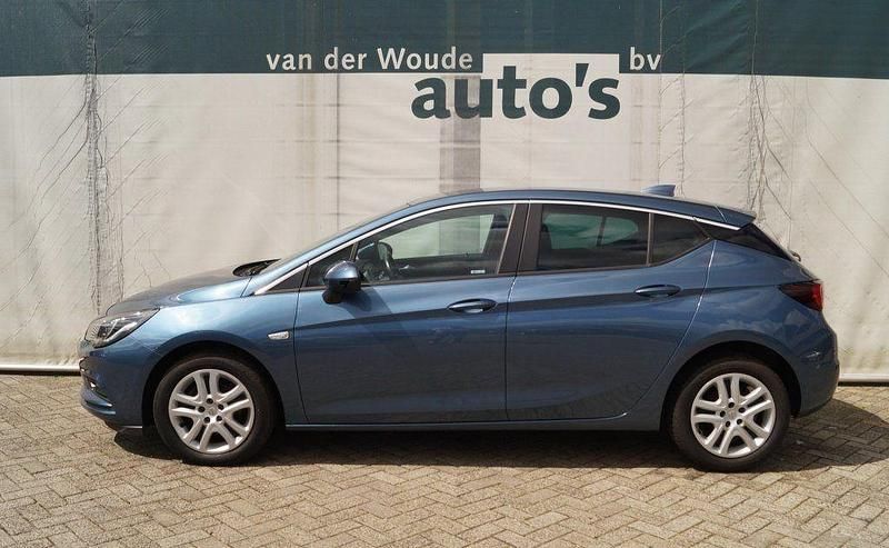 Blau Gebraucht 2017 Opel Astra Edition Limousine | 6.413 € (Fairer Preis) - Bild 1/4
