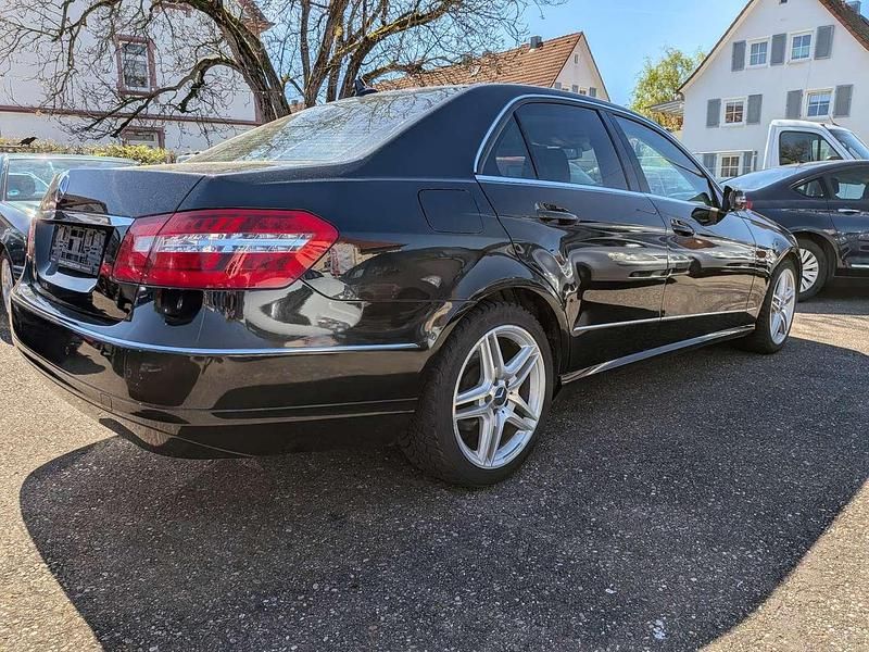 Gebraucht Mercedes E220 170 PS (125 kW) 2009 Obsidianschwarz  metalliclack Limousine