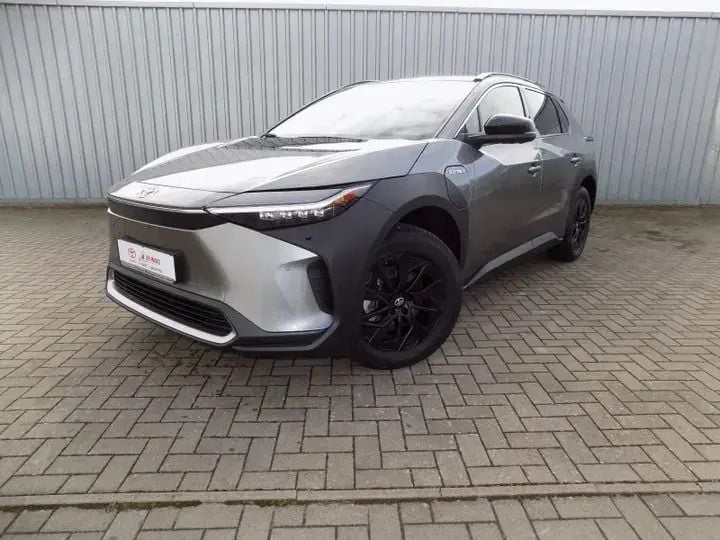 Palladiumsilber metallic Gebraucht 2023 Toyota bZ4X Comfort SUV | 32.990 € (Guter Preis) - Bild 1/4