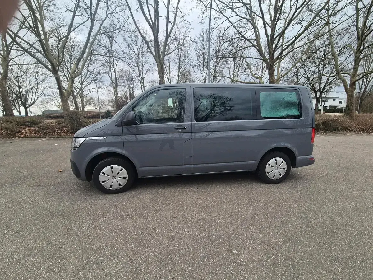 Gebraucht VW Multivan 150 PS (110 kW) 2021 Grau Van / Kleinbus