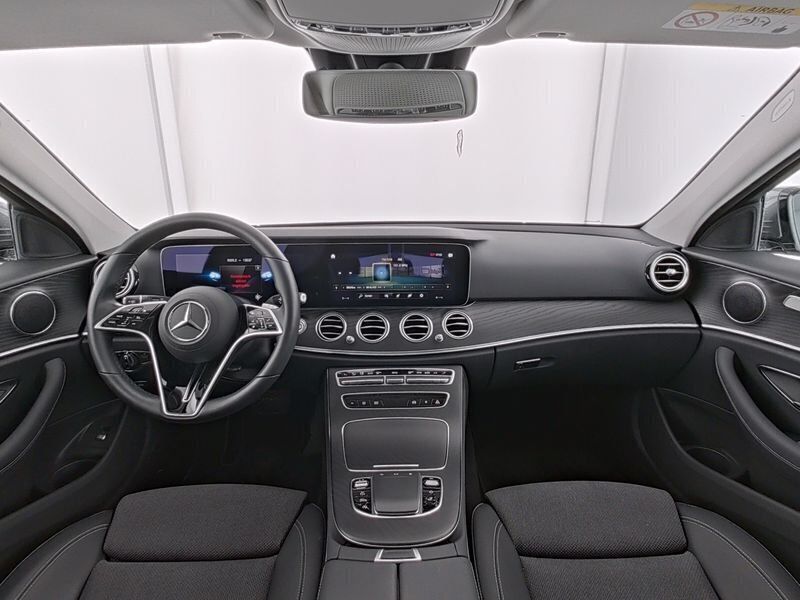 Gebraucht Mercedes E200 Avantgarde 197 PS (144 kW) 2023 Selenitgrau Kombi