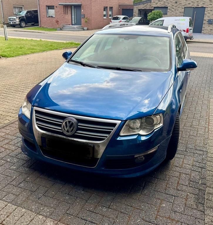 Blau Gebraucht 2010 VW Passat R-line Edition Kombi | 2.750 € (Superpreis) - Bild 1/4