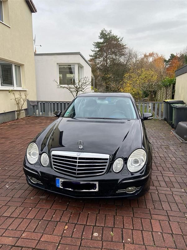 Blau Gebraucht 2006 Mercedes E200 Limousine | 3.400 € (Guter Preis) - Bild 1/4