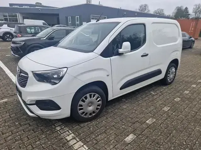 Second-hand Opel Combo Edition 96 CP (70 kW) 2021 Alb Monovolum