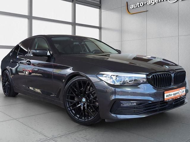 Sophistograu metallic effekt Gebraucht 2020 BMW 530 Sport Line Limousine | 31.990 € (Fairer Preis) - Bild 1/4