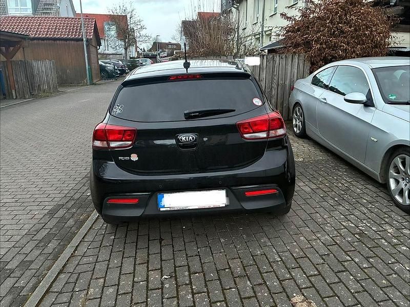 Gebraucht Kia Rio DREAM-TEAM Edition 99 PS (72 kW) 2018 Schwarz Limousine