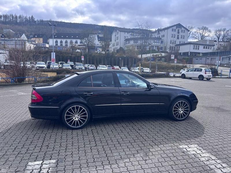 Gebraucht Mercedes E320 Elegance 224 PS (164 kW) 2007 Schwarz Limousine