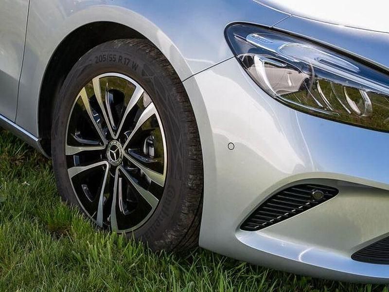 Gebraucht Mercedes B200 Advanced Plus 150 PS (110 kW) 2025 Silber Van / Kleinbus