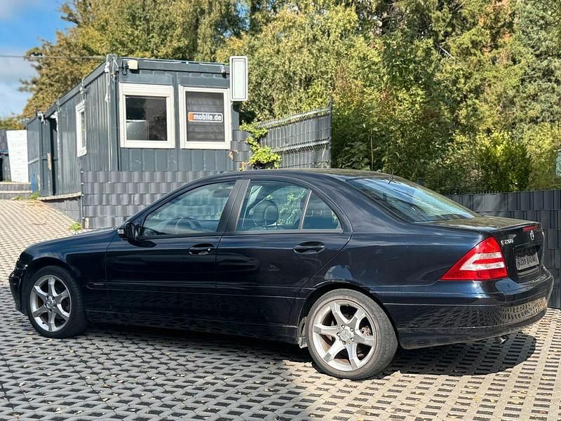 Gebraucht Mercedes C200 122 PS (89 kW) 2006 Schwarz Limousine