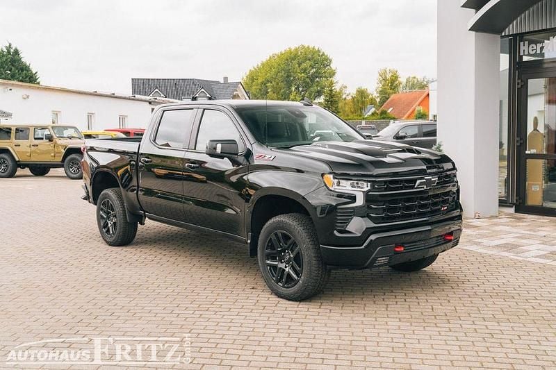 Neu Chevrolet Silverado LT 420 PS (308 kW) 2025 Schwarz SUV