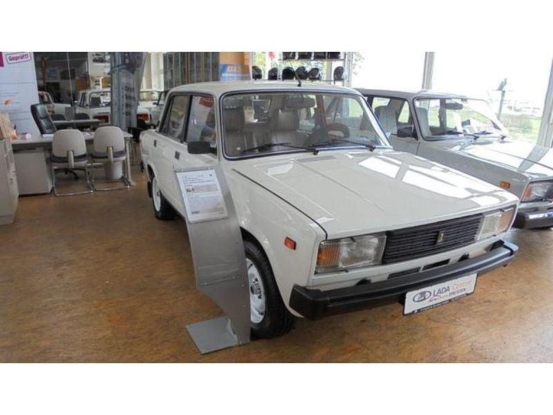 Second-hand Lada 2105 65 CP (47 kW) 1987 Alb Berlinǎ