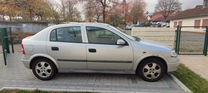 Gebraucht Opel Astra 101 PS (74 kW) 1998 Silber Limousine