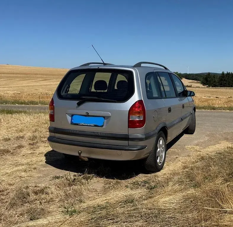 Gebraucht Opel Zafira Elegance 125 PS (91 kW) 2002 Silber Van / Kleinbus