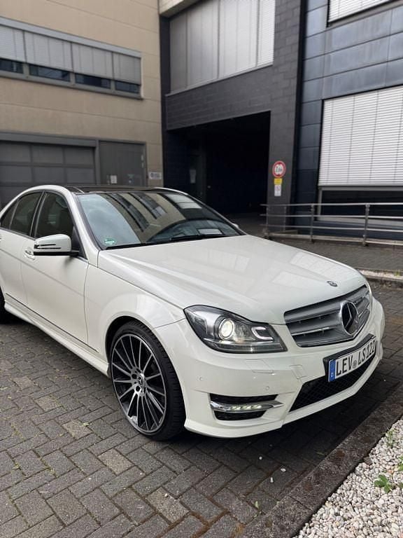 Weiß Gebraucht 2014 Mercedes C350 AMG Limousine | 15.500 € (Fairer Preis) - Bild 1/4