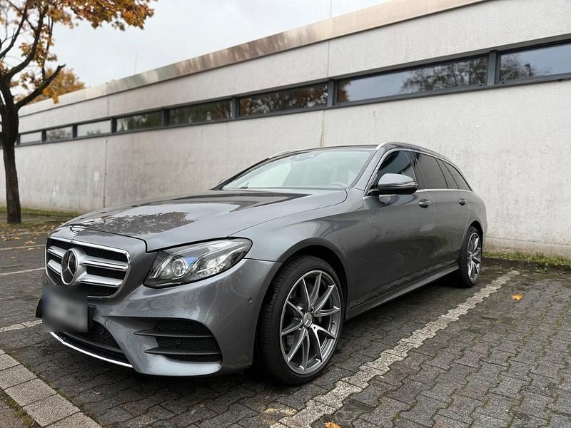 Grau Gebraucht 2017 Mercedes E350 AMG line Kombi | 25.500 € (Guter Preis) - Bild 1/4