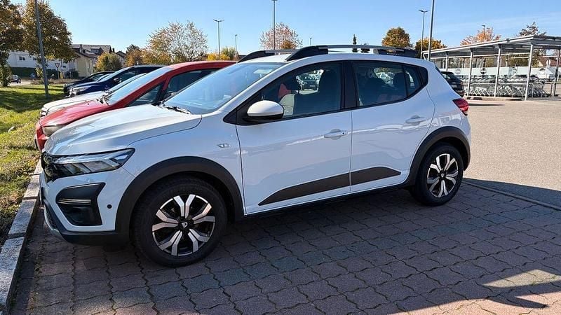 Weiß Gebraucht 2021 Dacia Sandero Stepway Kleinwagen | 11.999 € (Fairer Preis) - Bild 1/4