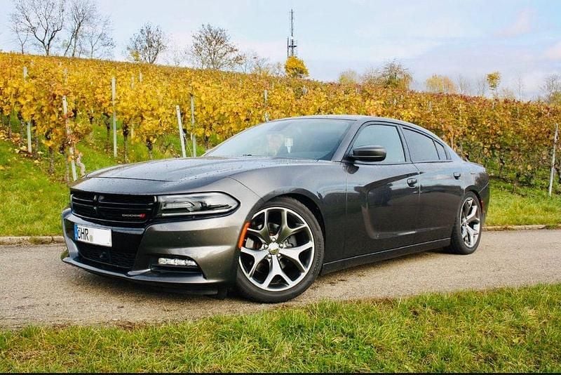 Grau Gebraucht 2017 Dodge Charger SXT Limousine | 20.700 € - Bild 1/4